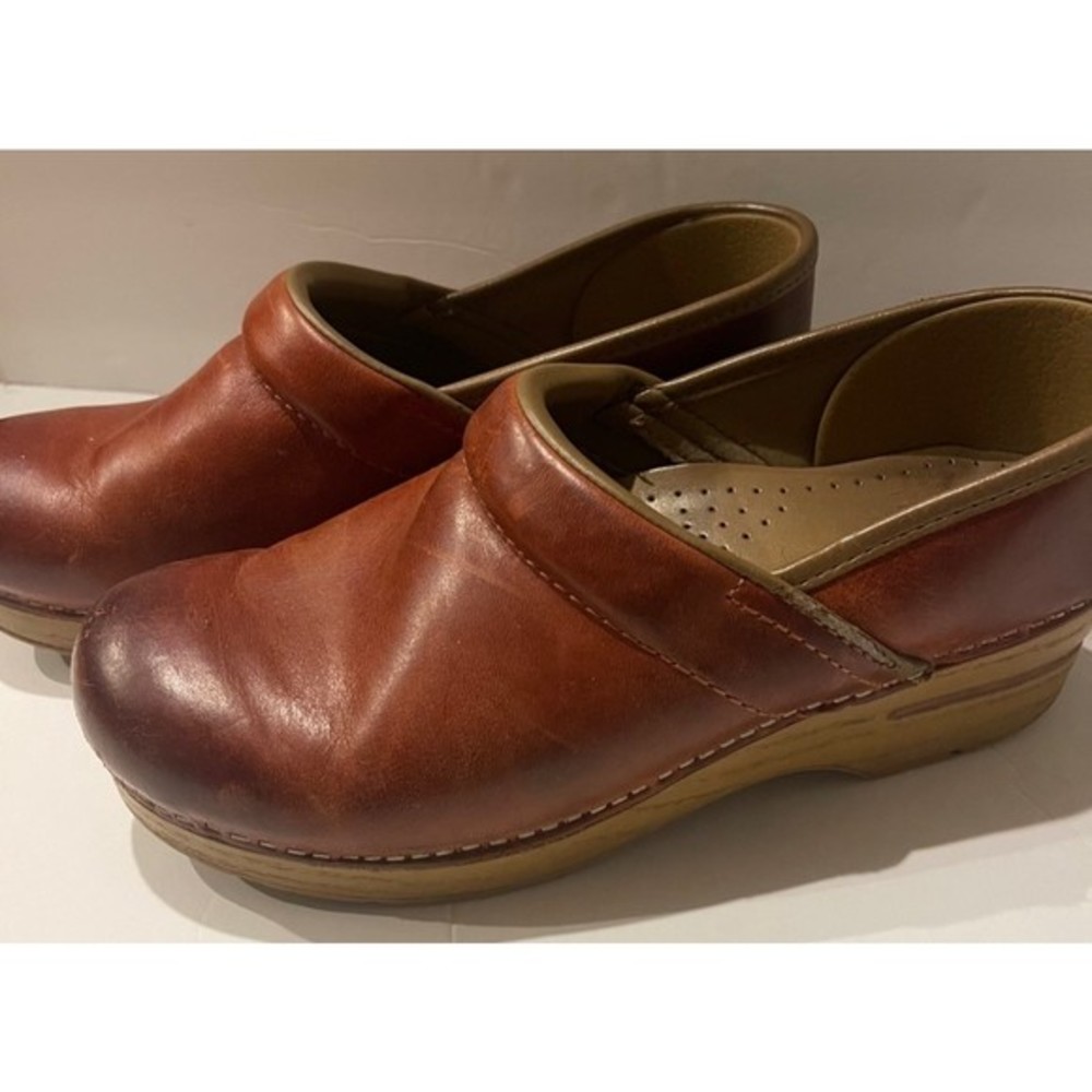 Dansko Professional Red‎ Distressed Clog- Sz 8.5